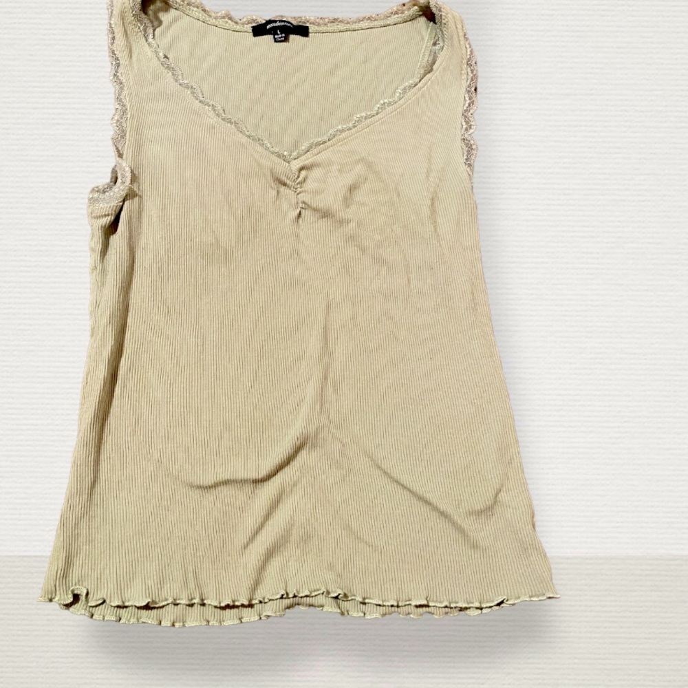 Women’s Green Lace T-Shirt. Size: L
